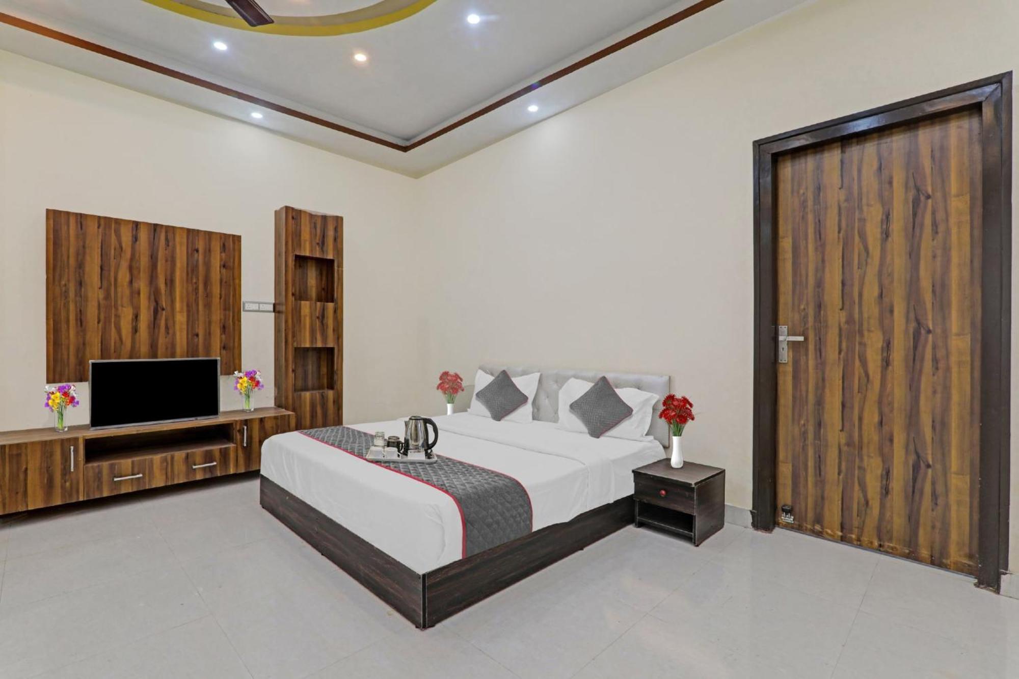 Townhouse Relax Inn Chinhat Kültér fotó