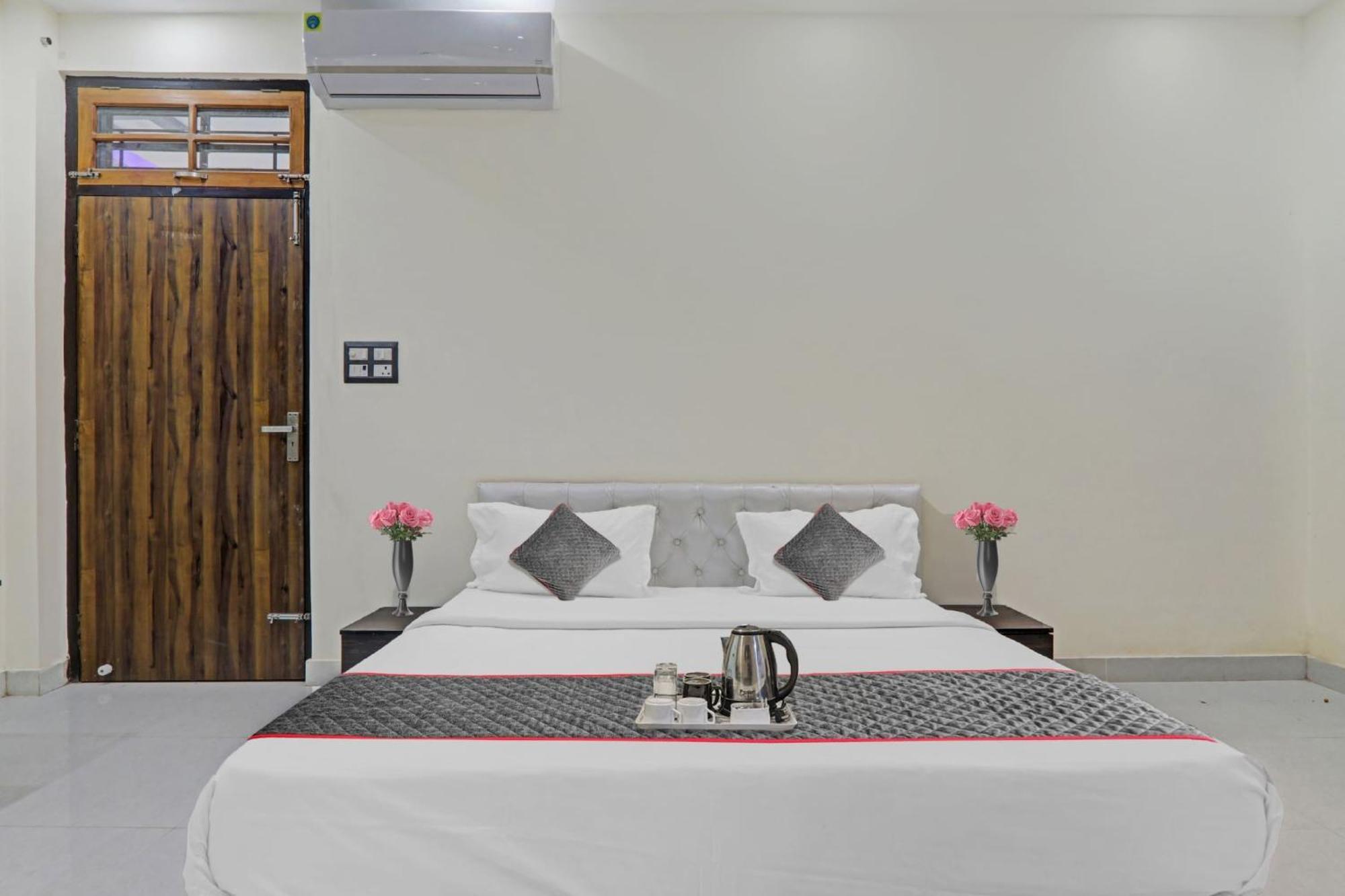 Townhouse Relax Inn Chinhat Kültér fotó