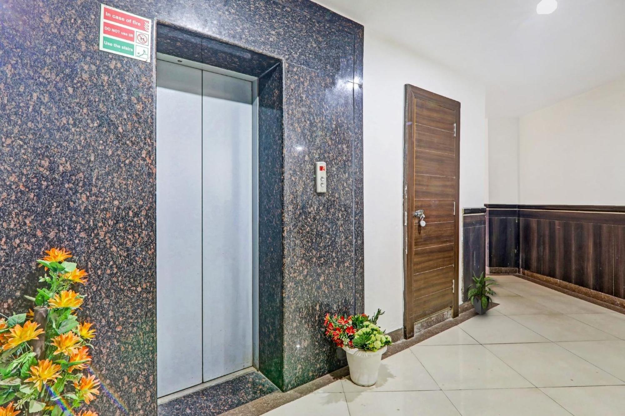 Townhouse Relax Inn Chinhat Kültér fotó