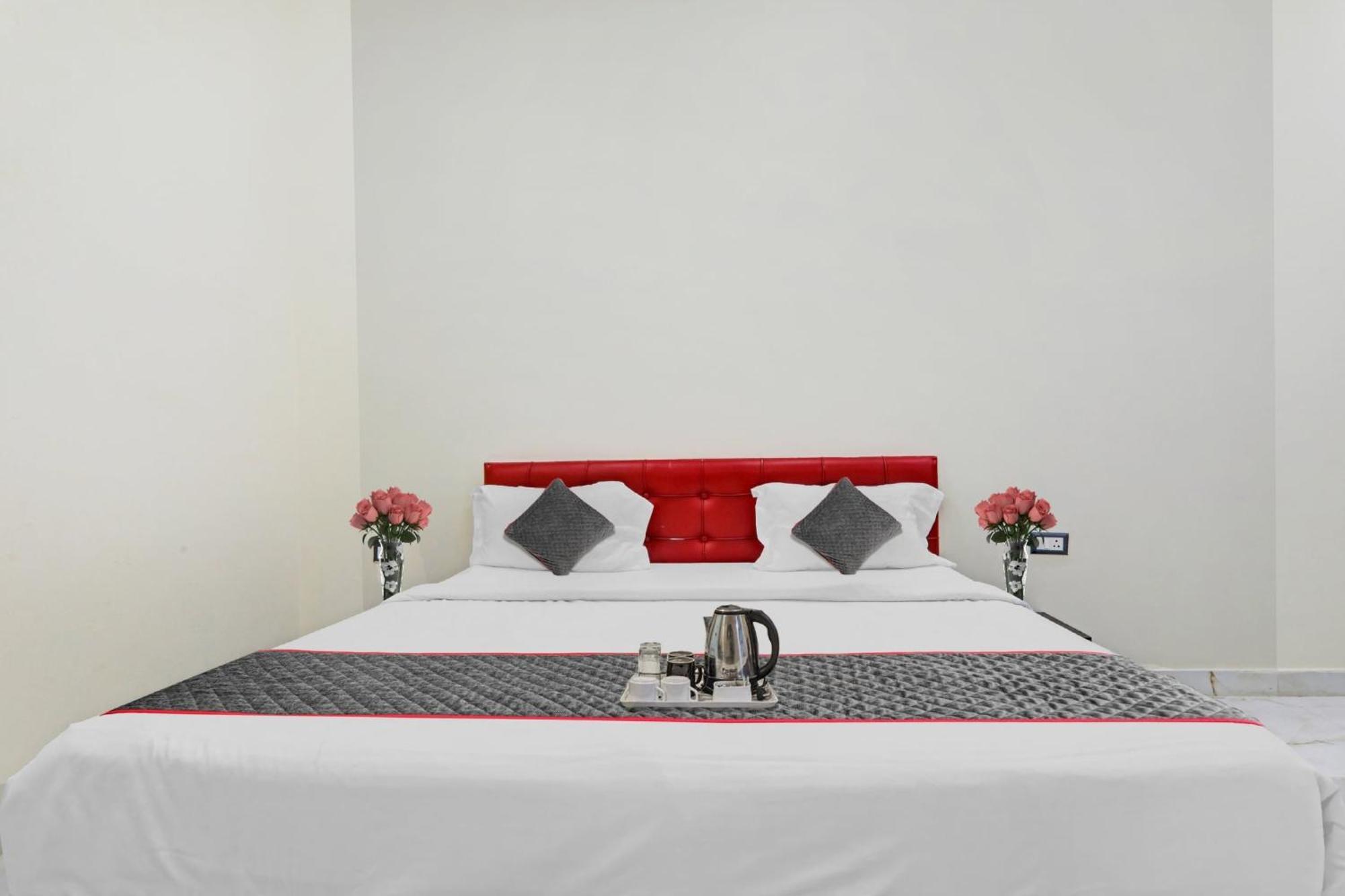 Townhouse Relax Inn Chinhat Kültér fotó