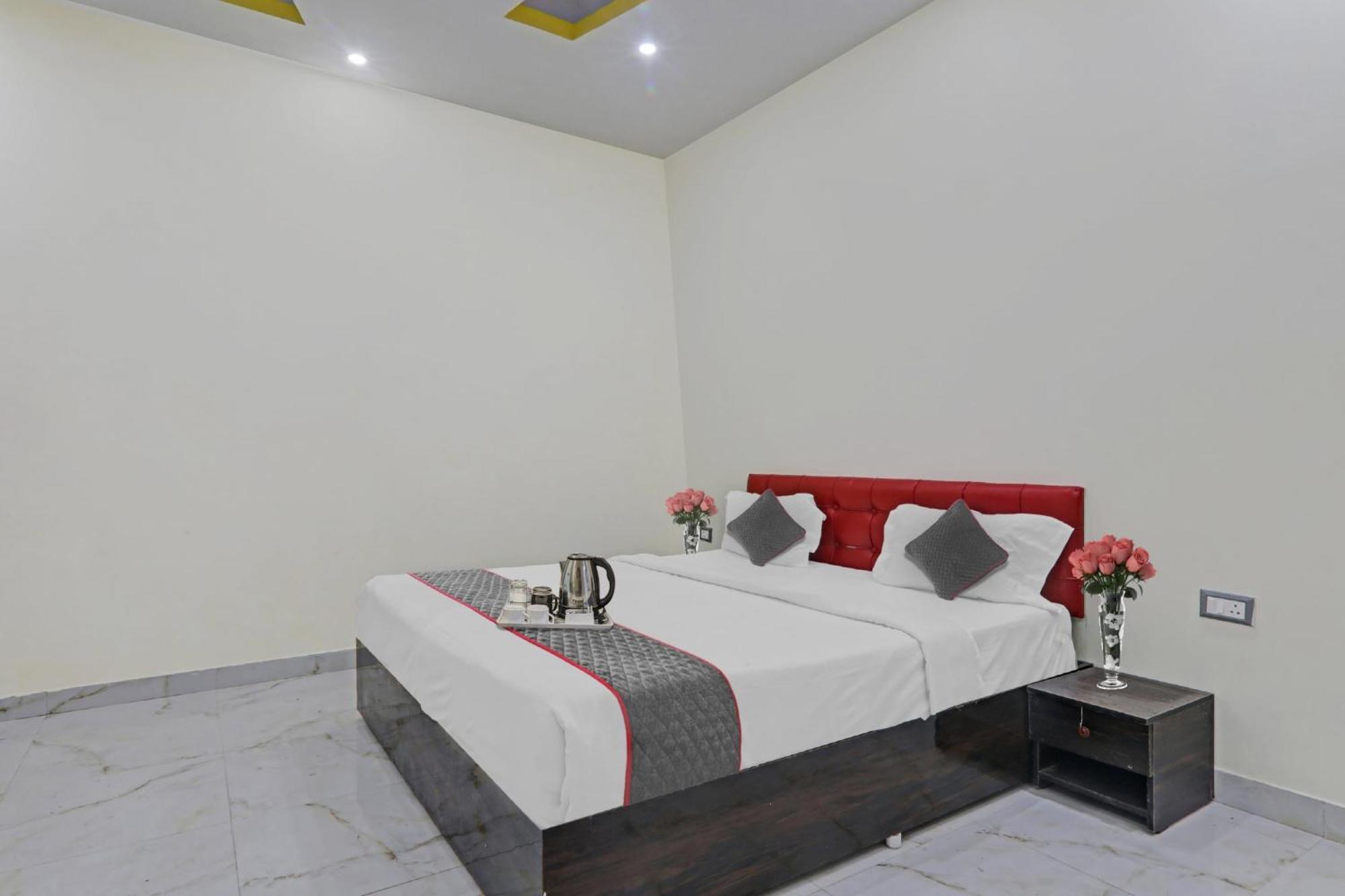 Townhouse Relax Inn Chinhat Kültér fotó