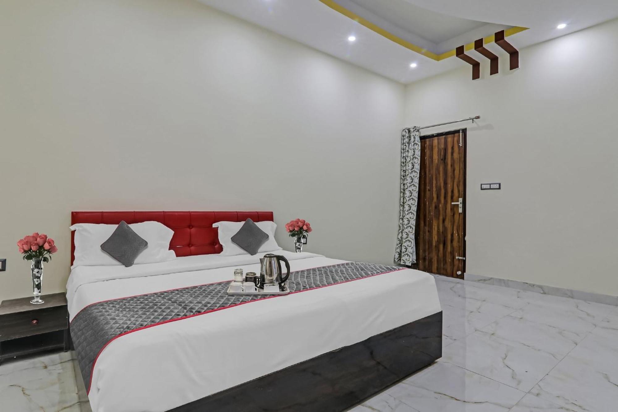 Townhouse Relax Inn Chinhat Kültér fotó